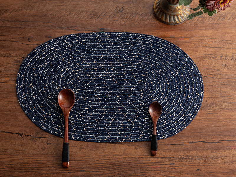 不同风格的餐垫装点你的生活